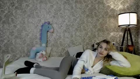 ellamilla online show from September 14, 12:14 pm