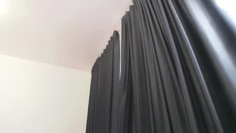 ellasins online show from March 2, 7:15 am