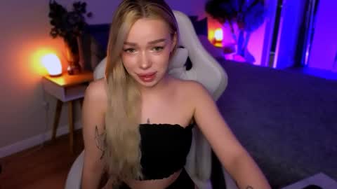 Ella online show from April 13, 5:52 am