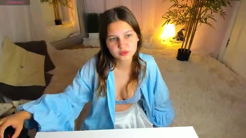 Snapshot of elle_ellise chatting on September 10, 1:16 am elle_ellise online show from September 10, 1:16 am