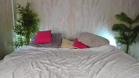 elle_ellise online show from November 6, 8:09 am