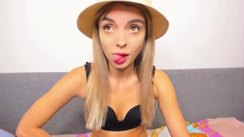 ellen_flow online show from March 9, 9:57 pm