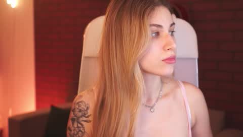 elliecutes online show from September 16, 9:28 am