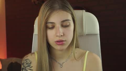 elliecutes online show from October 13, 9:01 am