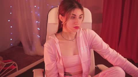 elliecutes online show from February 1, 8:50 am