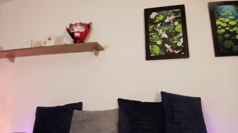 elliee1 online show from April 10, 12:33 pm