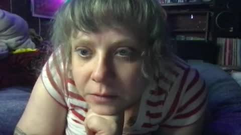 Ellie Louise online show from February 19, 9:02 pm