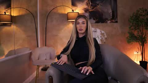 Ellie online show from November 30, 5:22 am