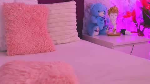 EllinaNuria online show from April 16, 5:08 am