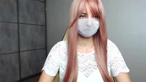 EllisNikki online show from December 15, 11:32 pm