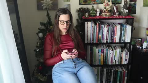 Snapshot of ellynaomi chatting on January 4, 4:22 pm Elly Naomi online show from January 4, 4:22 pm