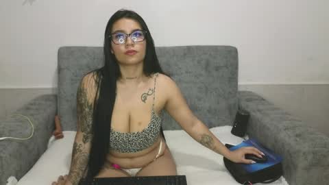 Elodie online show from April 23, 12:29 pm