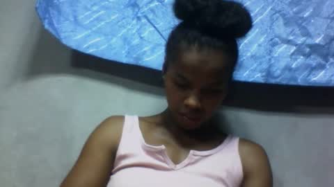 elodie228680 online show from May 17, 12:26 pm
