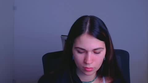 Snapshot of elsa_mur chatting on December 10, 7:22 pm Elsa online show from December 10, 7:22 pm