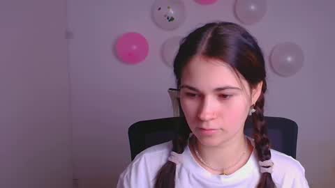 Snapshot of elsa_mur chatting on February 16, 8:00 pm Elsa online show from February 16, 8:00 pm