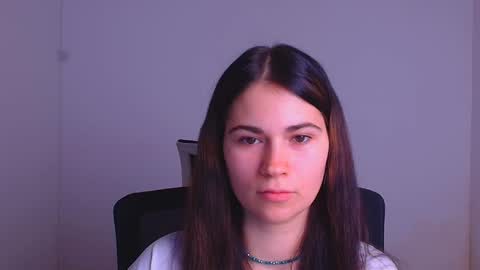 Snapshot of elsa_mur chatting on December 9, 7:18 pm Elsa online show from December 9, 7:18 pm