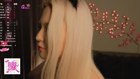 elsaawesome online show from March 8, 9:51 pm