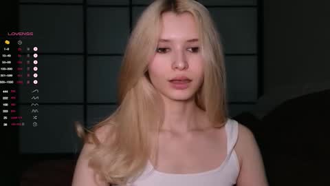 Snapshot of elsafawn chatting on October 28, 10:43 am elsa online show from October 28, 10:43 am