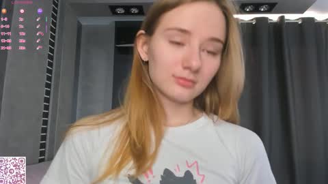 Snapshot of elvyrose chatting on October 20, 3:31 am Elvina online show from October 20, 3:31 am