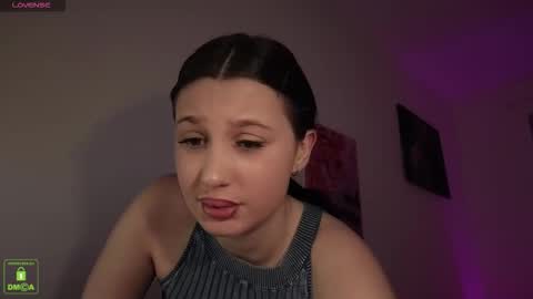 Em1l1a online show from October 17, 8:34 pm