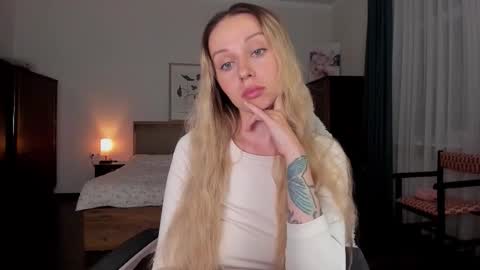 Emilie online show from December 14, 6:35 pm