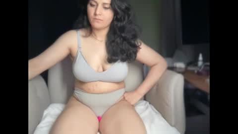 Snapshot of ema_lov3 chatting on September 29, 3:11 am Ema Love online show from September 29, 3:11 am