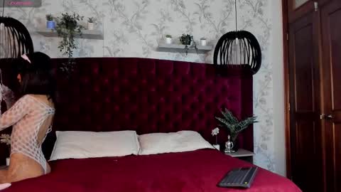 Snapshot of ema_luna_ chatting on September 8, 8:41 pm Ema online show from September 8, 8:41 pm