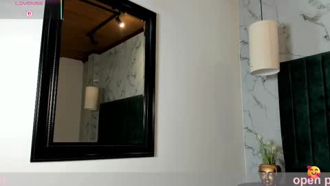 Snapshot of ema_luna_ chatting on September 10, 9:04 pm Ema online show from September 10, 9:04 pm