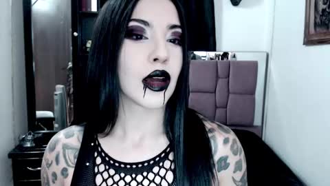 Snapshot of emearld_black chatting on September 21, 6:01 am Emerald Black online show from September 21, 6:01 am