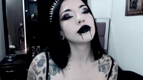 Snapshot of emearld_black chatting on September 27, 8:10 am Emerald Black online show from September 27, 8:10 am
