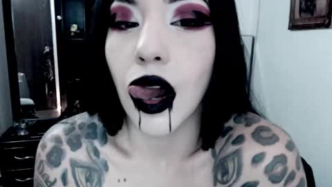 Snapshot of emearld_black chatting on September 26, 6:44 am Emerald Black online show from September 26, 6:44 am