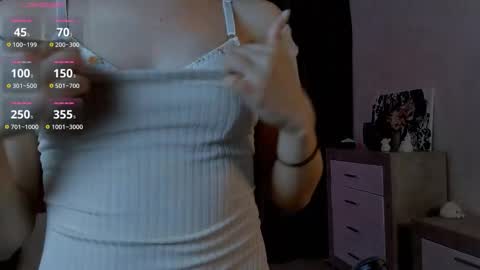 Snapshot of emeliareaper chatting on October 30, 7:48 pm Emelia online show from October 30, 7:48 pm