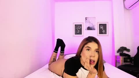 Snapshot of emelie_89 chatting on December 29, 8:48 pm emelie_89 online show from December 29, 8:48 pm