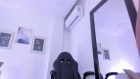 Snapshot of emelie_89 chatting on September 29, 1:05 pm emelie_89 online show from September 29, 1:05 pm