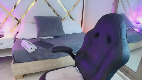 Emily  online show from April 14, 3:06 am