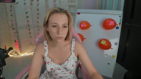 Snapshot of emely_garcias chatting on September 30, 11:16 am emelia online show from September 30, 11:16 am