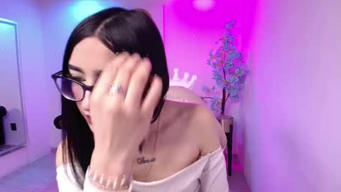 Emiily  online show from November 25, 8:31 pm