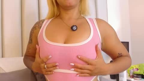 EMILY ROBERTS online show from November 30, 3:21 am