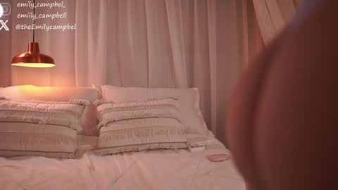 Emily Campbell online show from December 18, 1:32 am