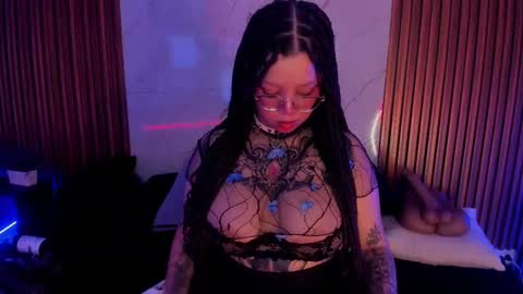 Snapshot of emiilycollins1 chatting on October 6, 3:23 am online show from October 6, 3:23 am