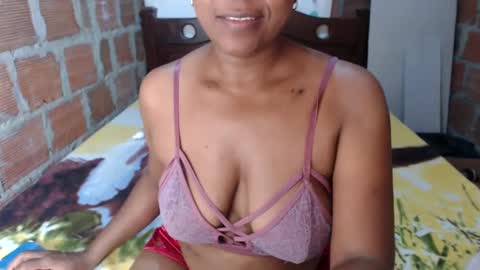 Snapshot of emilay_miller chatting on January 6, 11:31 pm Emily online show from January 6, 11:31 pm
