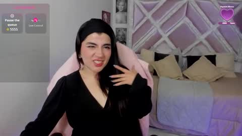 emilayton_ online show from November 3, 9:41 pm