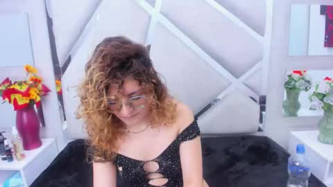 Snapshot of emili_rouse_ chatting on October 11, 3:00 am Emy online show from October 11, 3:00 am