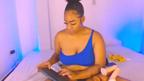 emili_williams10 online show from March 21, 10:04 pm