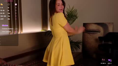 Snapshot of emilia_dream chatting on December 3, 4:06 pm emilia_dream online show from December 3, 4:06 pm