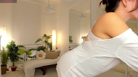 Snapshot of emilia_dream chatting on February 1, 3:07 pm emilia_dream online show from February 1, 3:07 pm