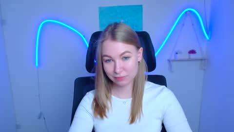 Emilia online show from May 13, 5:57 am
