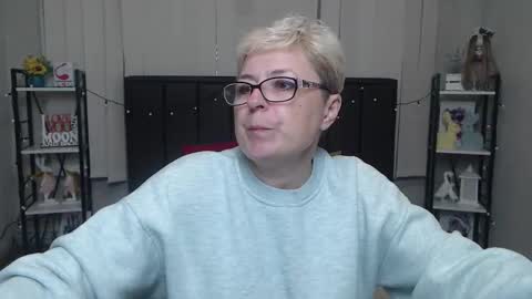Snapshot of emiliagree chatting on October 10, 5:34 am EmiliaGree online show from October 10, 5:34 am