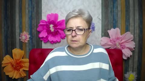 Snapshot of emiliagree chatting on October 17, 11:02 am EmiliaGree online show from October 17, 11:02 am