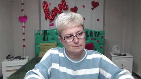 Snapshot of emiliagree chatting on September 30, 6:35 pm EmiliaGree online show from September 30, 6:35 pm